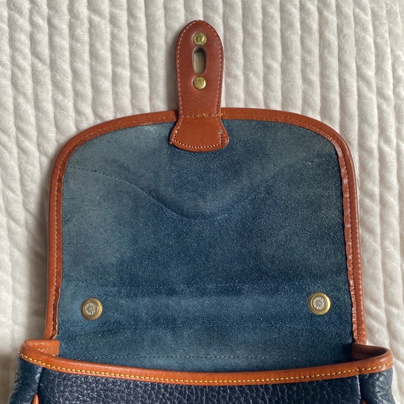 Vintage Dooney & Bourke Square Carrier Crossbody in Navy and Tan - Picture 10 of 13